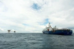 Vietnam demands China to withdraw ships from its territorial waters 