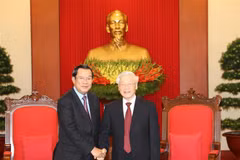 Party leader-President Nguyen Phu Trong receives Cambodian leader