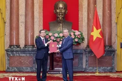 Party General Secretary and State President To Lam (R) presents appointment decision to Ambassador Pham Thanh Binh (Photo: VNA)