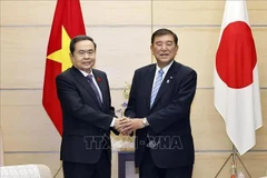 National Assembly Chairman Tran Thanh Man (L) meets with Prime Minister Ishiba Shigeru (Photo: VNA)