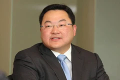 Malaysia hunts for key figure in 1MDB scandal