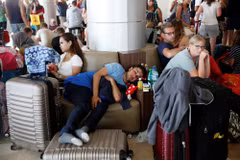 Lombok airport crowded with visitors after deadly quake