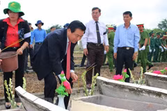 Long An holds memorial service for martyrs