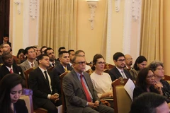 Foreign diplomats, representatives learn about Vietnam