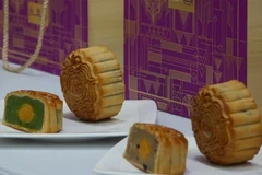 Moon cake makers start sales early this year