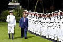 Welcome ceremony, cannon salute for PM Nguyen Xuan Phuc in New Zealand