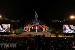 PM pays respect to fallen youth volunteers at Dong Loc T-junction 