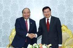 Vietnamese, Lao PMs visit Star Telecom