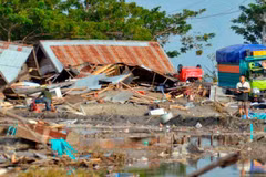 Death toll from Indonesia quakes, tsunami hits over 830