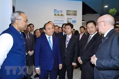 Prime Minister visits Singapore Management University 