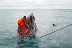 Boat carrying immigrants capsizes off Malaysia