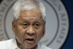 Filipino ex-FM urges China to pursue path of moderation in sea dispute