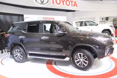 TMV’s first batch of automobiles enters Vietnam