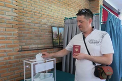 Russian citizens in Nha Trang city vote in Presidential election