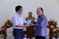 Vietnam hands over film on President Souphanouvong to Laos