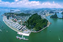 Exhibition spotlights Vietnam through artistic photos