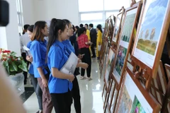 ASEAN photo, documentary exhibition opens in Hoa Binh 