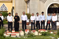 HCM City leader pays pre-Tet visit to Holy Cross Lovers