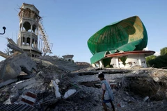 Indonesia: At least five killed after quakes shake Lombok again