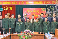 Top legislator pays Tet visit to border guards in Ha Giang