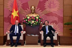 Australian parliamentarians welcomed in Hanoi
