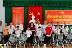 Fatherland Front aids disadvantaged residents in Hau Giang