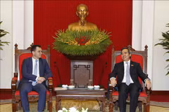 Party official hosts Romanian trade minister 