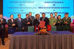 Quang Binh enhances border defence-security cooperation with Lao province