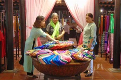 Vietnam, Japan honour traditional silk, brocade weaving
