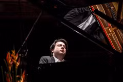 Hungarian pianist Janos Balazs debuts in Hanoi