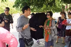 Da Nang tackles foreign tour guides