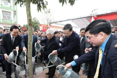 Party leader pays Tet visit to Hung Yen province