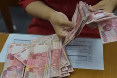 Indonesia strives to stop currency’s sharp plunge against USD