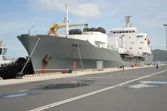 Russian Naval ships anchored at Cam Ranh port, begin Vietnam visit