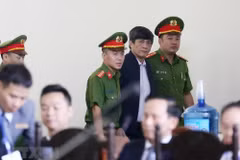 Phu Tho court opens trial for major online gambling ring