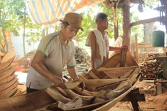 Boat making village seeks to preserve tradition