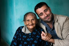 Photo of old Vietnamese woman sold for 30,000 USD