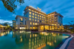 Quang Binh sees accommodation overload during tourist season