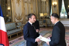 French President hails Vietnam’s increasing role in international arena