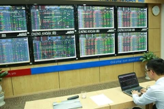 Indices fall on week’s first trading day