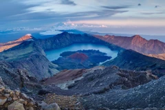 Indonesia: Over 1,000 hikers evacuated from Mt. Rinjani