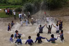 Water splashing festival recognised as national intangible cultural heritage