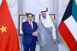 PM holds talks with Kuwaiti counterpart 