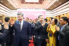 Vietnamese, Chinese leaders join friendly exchange activities in Hanoi
