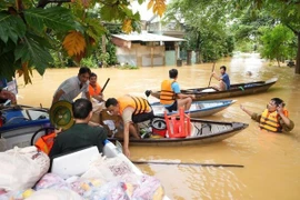 Da Nang border guards provide vital relief amid historic floods