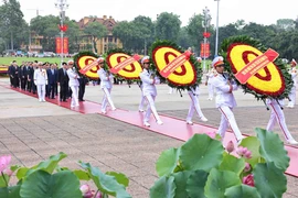 Party, State leaders pay tribute to President Ho Chi Minh