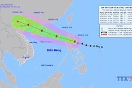 Typhoon Matmo heads into East Sea, threatens northern Vietnam