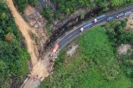 PM urges swift action in response to central region floods