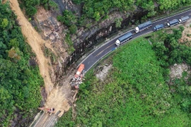 PM urges swift action in response to central region floods