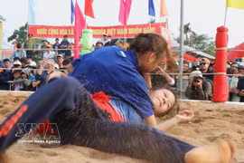 Traditional wrestling festival livens up Sinh village in early spring